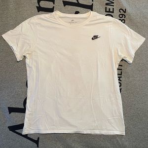 White Nike short sleeve tee shirt